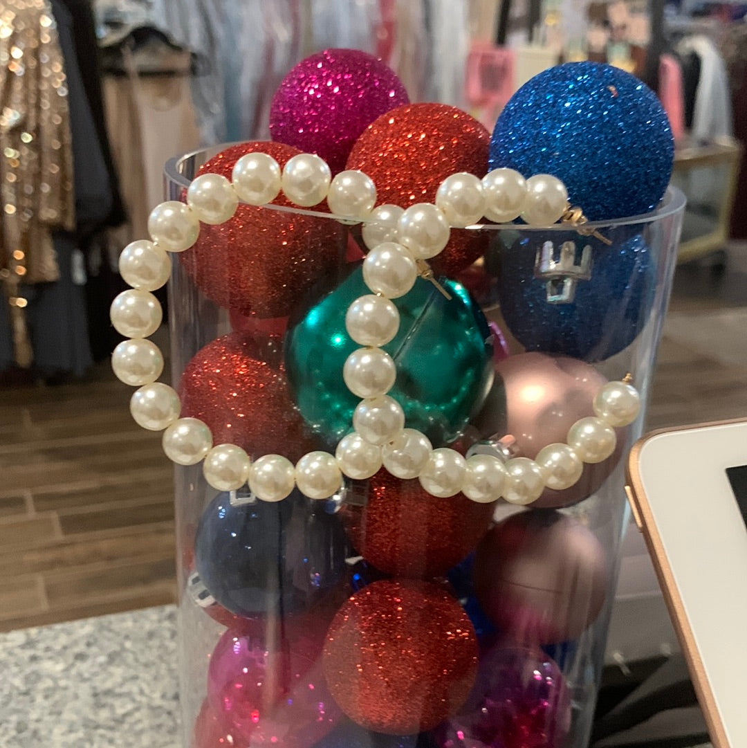 Classy pearl earrings